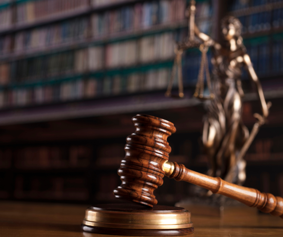 DE IURE – DE HECHO